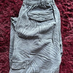 Pilcro by Anthropology Gray Zebra Print Cargo Pants EUC